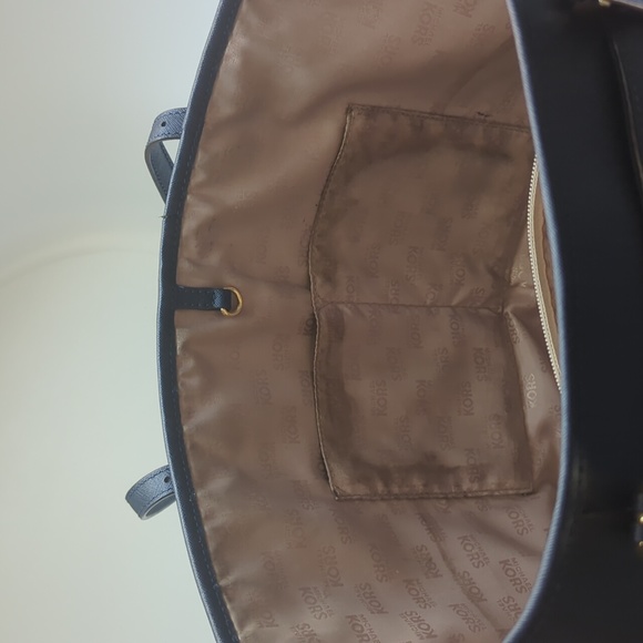 Michael Kors Jet Set Tote - Picture 8 of 12